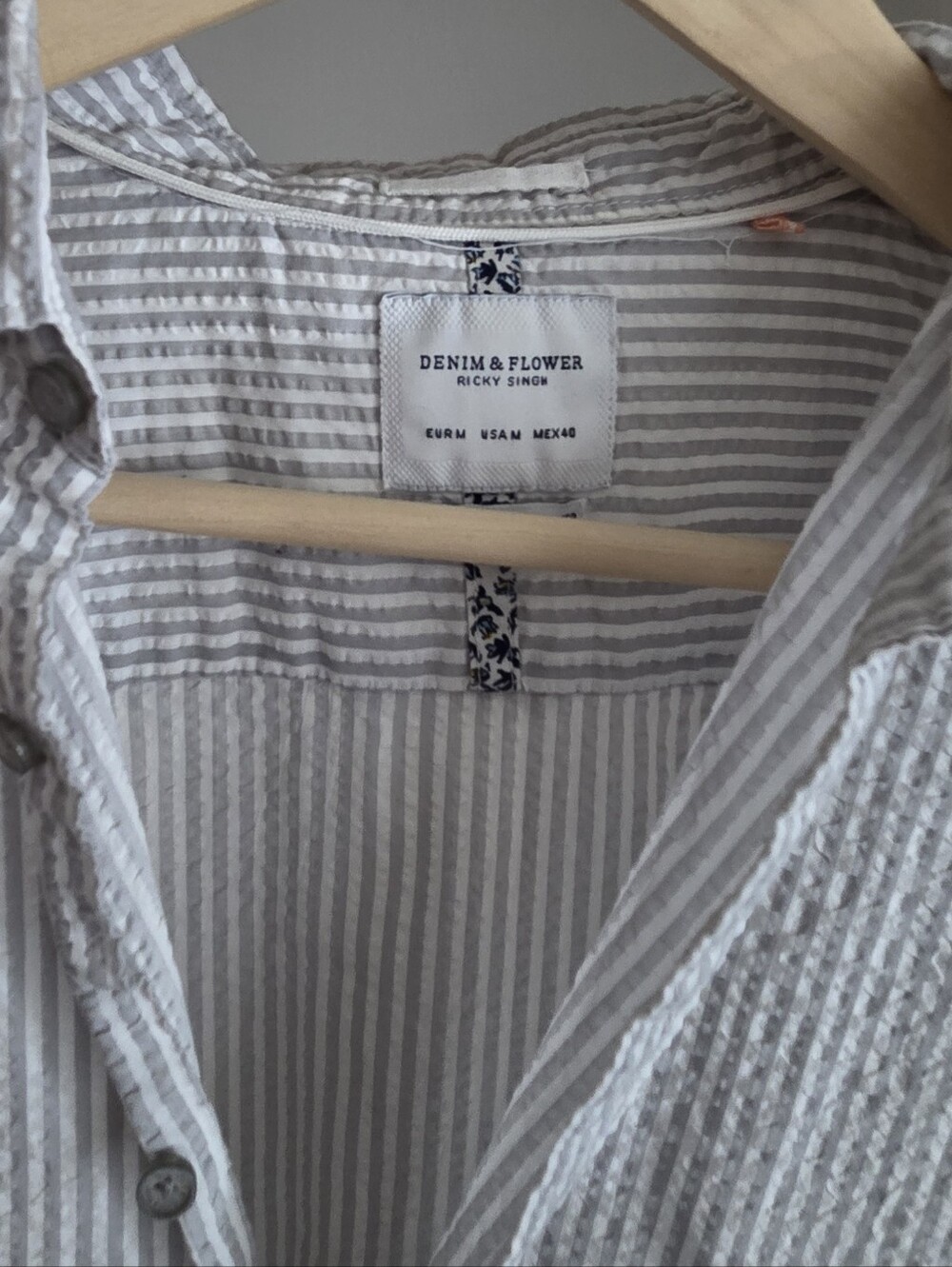 Denim & Flower White and Light Gray Vertical Stripe Short-Sleeve Shirt - Picture 2 of 4